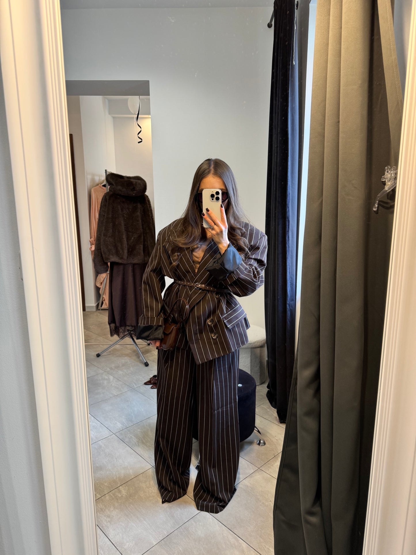 Marynarka oversize w prążki z paskiem – elegancki krój unisex