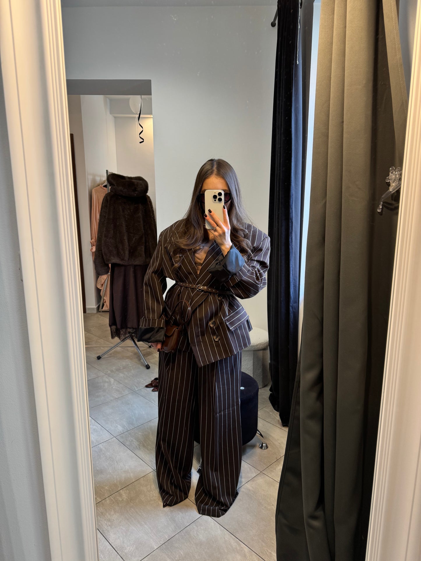 Marynarka oversize w prążki z paskiem – elegancki krój unisex