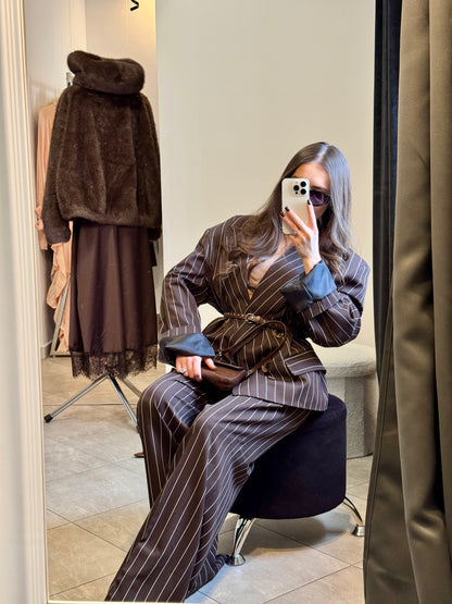 Marynarka oversize w prążki z paskiem – elegancki krój unisex