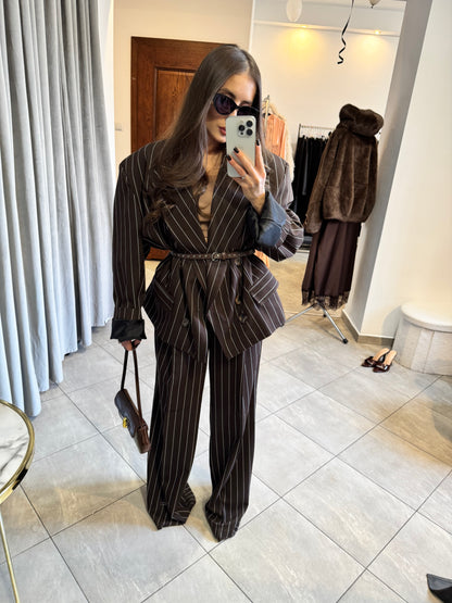 Marynarka oversize w prążki z paskiem – elegancki krój unisex