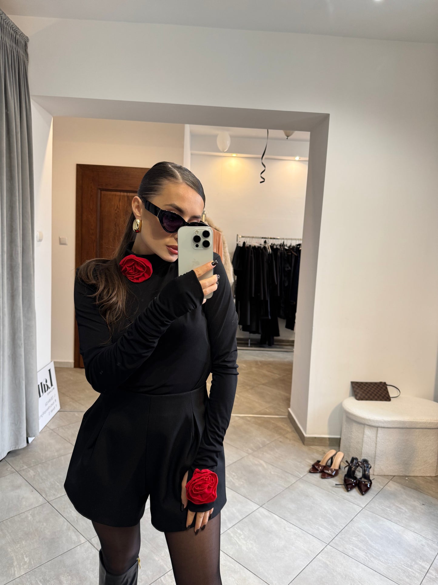 Czarny Golf z Różą