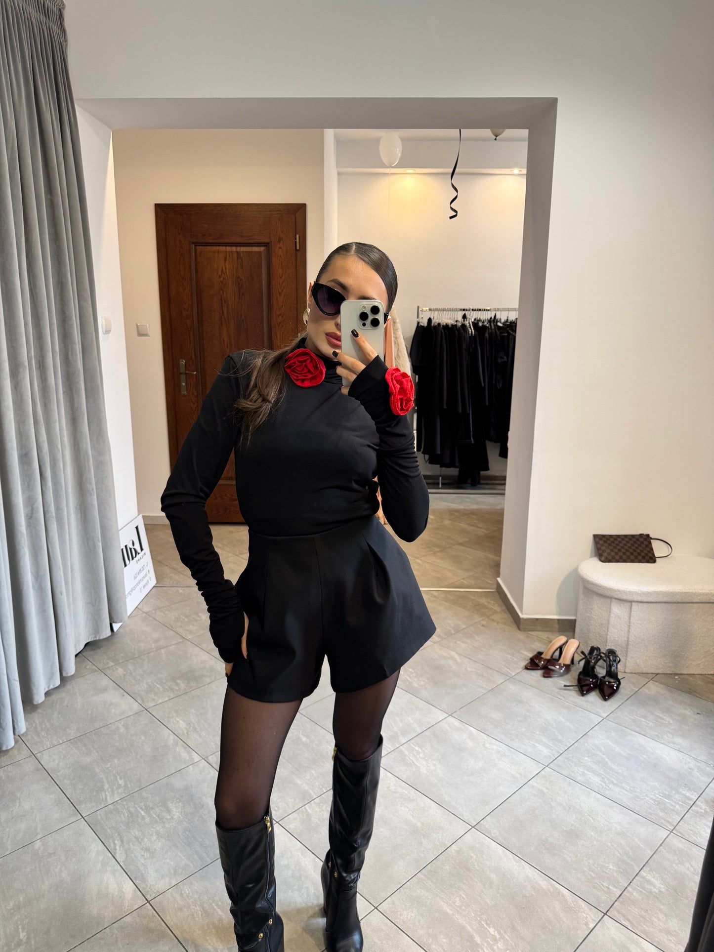 Eleganckie Czarne Szorty z Wysokim Stanem