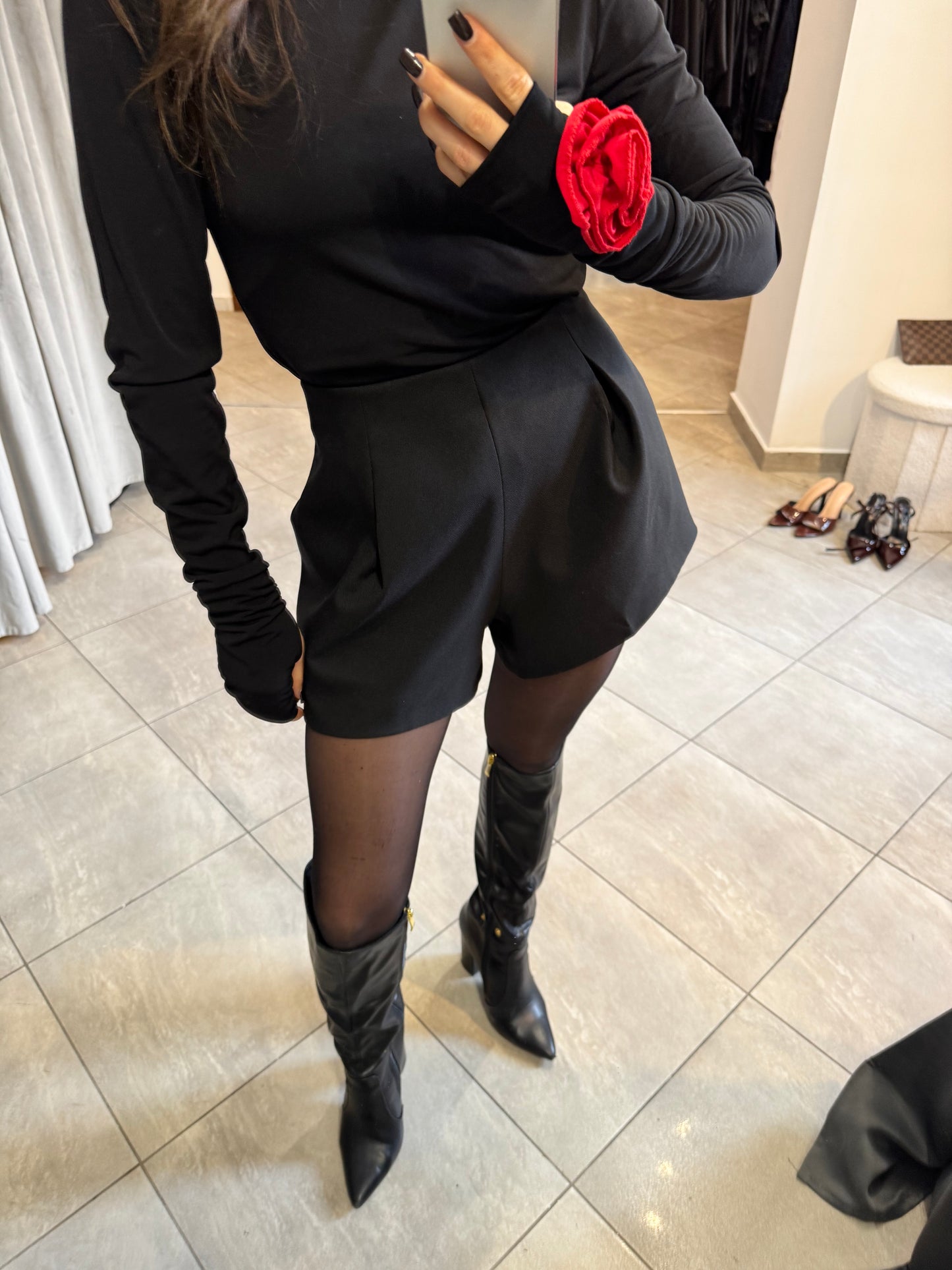 Eleganckie Czarne Szorty z Wysokim Stanem