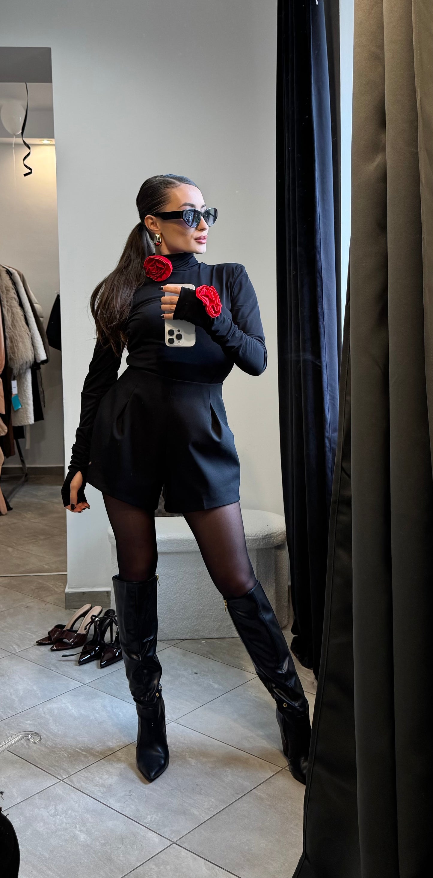 Czarny Golf z Różą