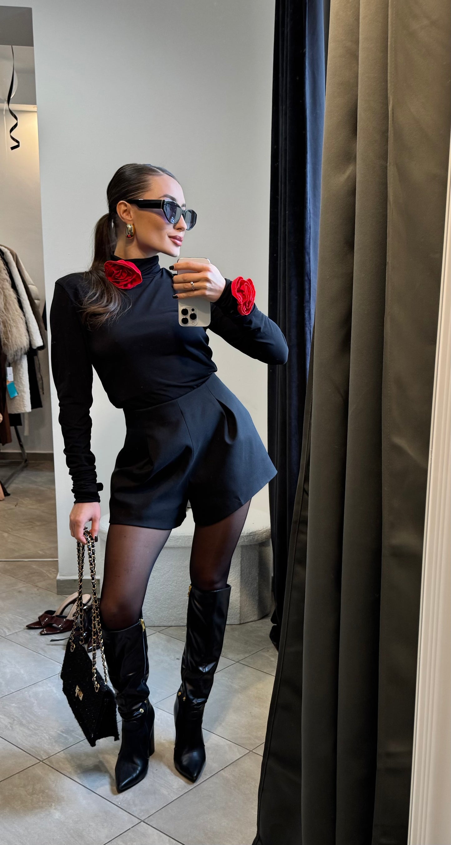 Czarny Golf z Różą