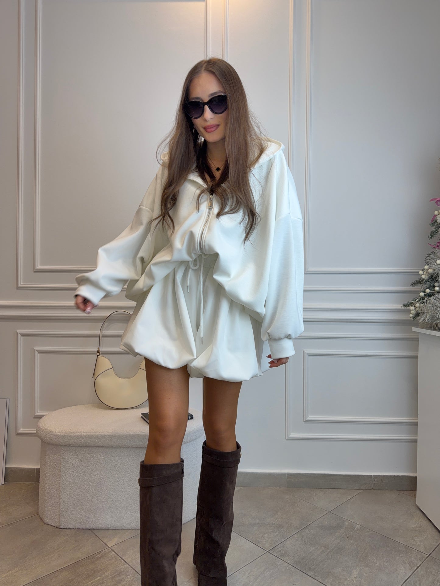 Bluza oversize na zamek z kapturem – ecru / śmietankowa biel