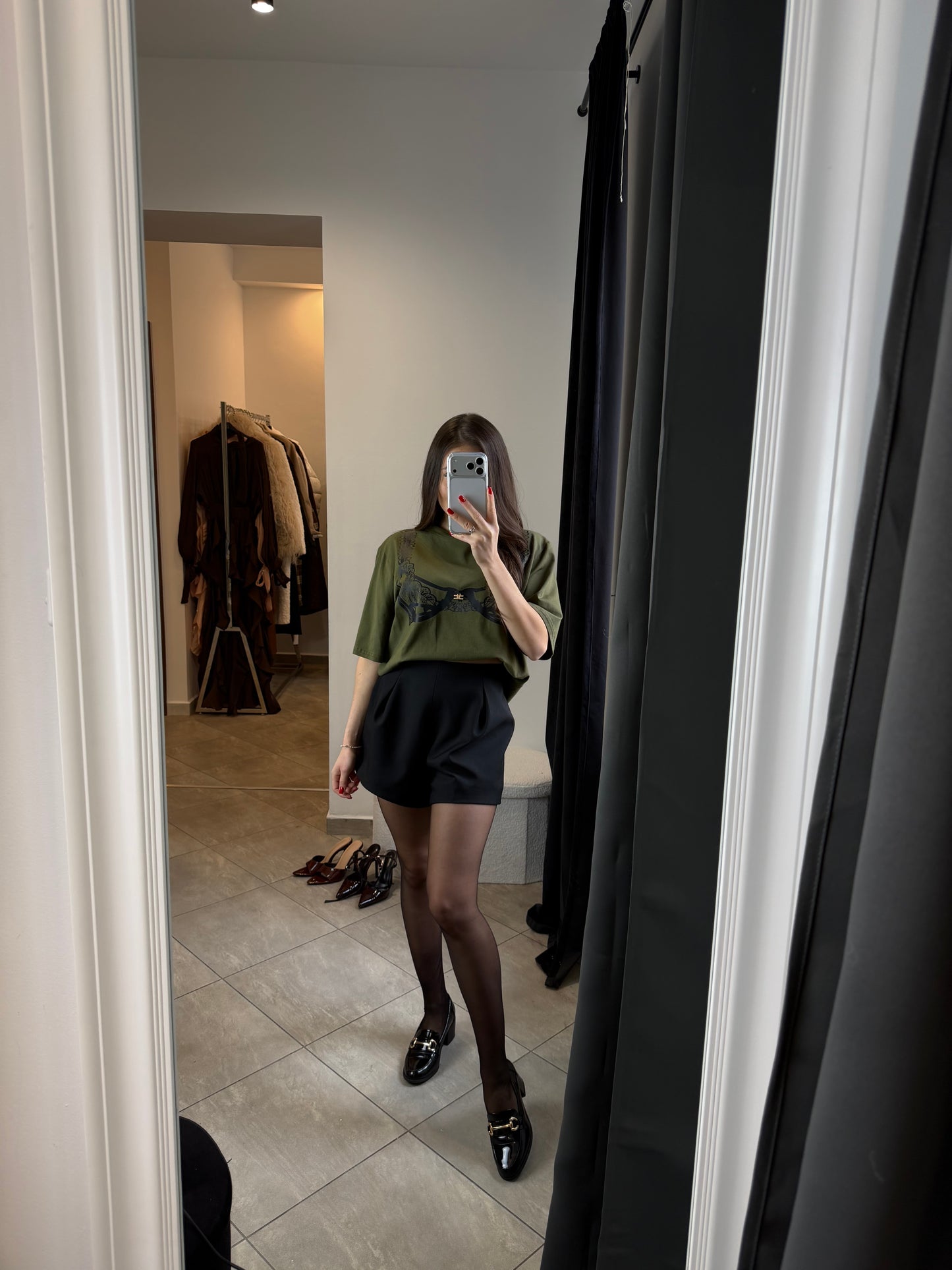 T-shirt z koronkowym nadrukiem – Khaki