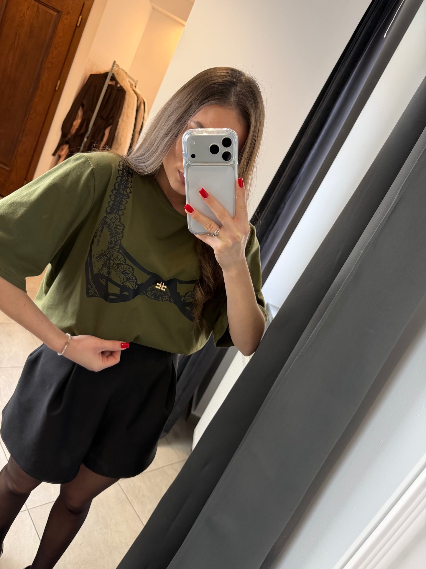 T-shirt z koronkowym nadrukiem – Khaki