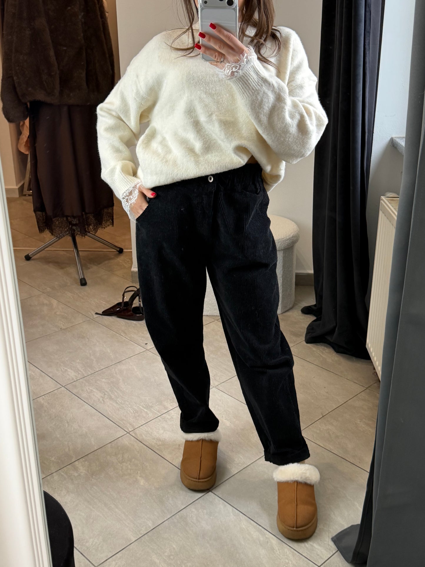 Czarne sztruksowe spodnie o luźnym kroju