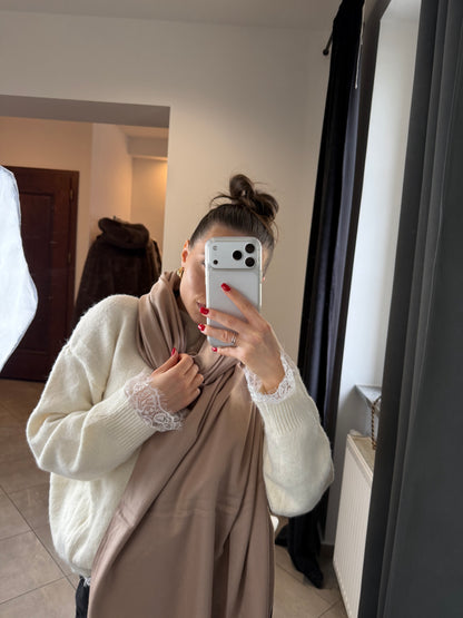 Klasyczny szal w kolorze nude
