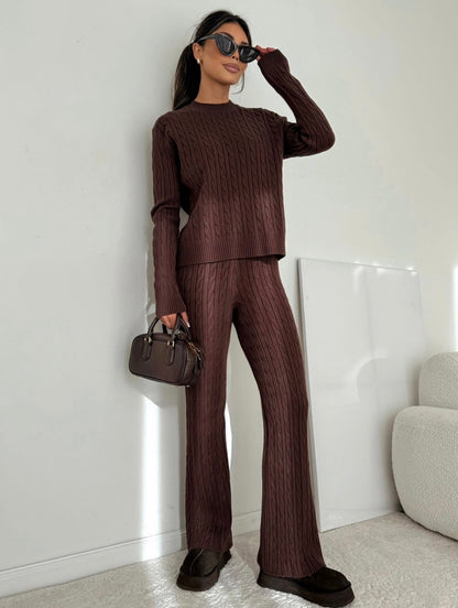 Brązowy dzianinowy komplet sweterkowy w warkoczowy splot