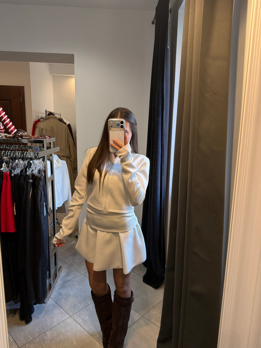 Biały komplet damski: bluza na zamek + spódnica-spodenki