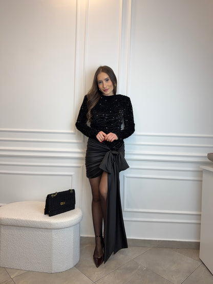 Czarna Sukienka Wieczorowa z Połyskującą Górą i Satynową Kokardą