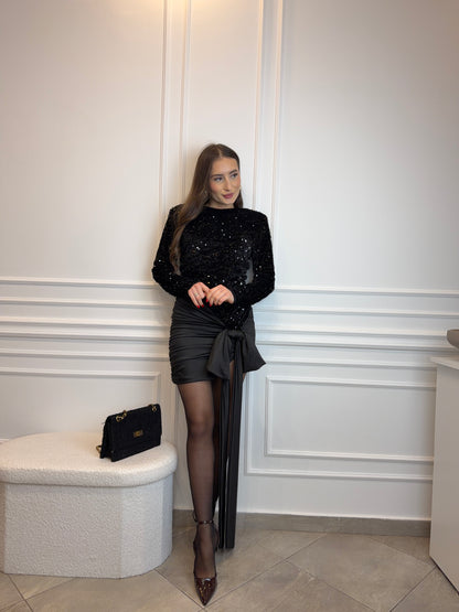 Czarna Sukienka Wieczorowa z Połyskującą Górą i Satynową Kokardą